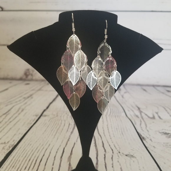 Earings - Picture 2 of 2